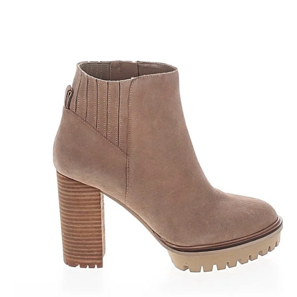 Vince Camuto Ernessa Suede Boots Suede Block Heel lug Sole Size 10 Taupe